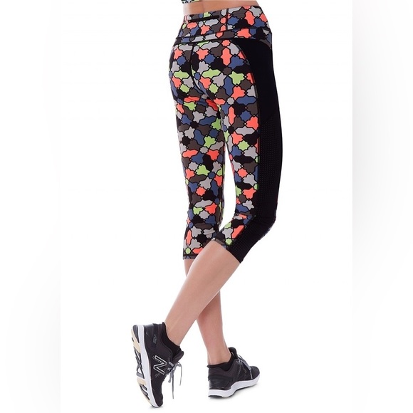 Sweaty Betty London | Tile Print Mesh Cropped Leggings - Picture 6 of 8